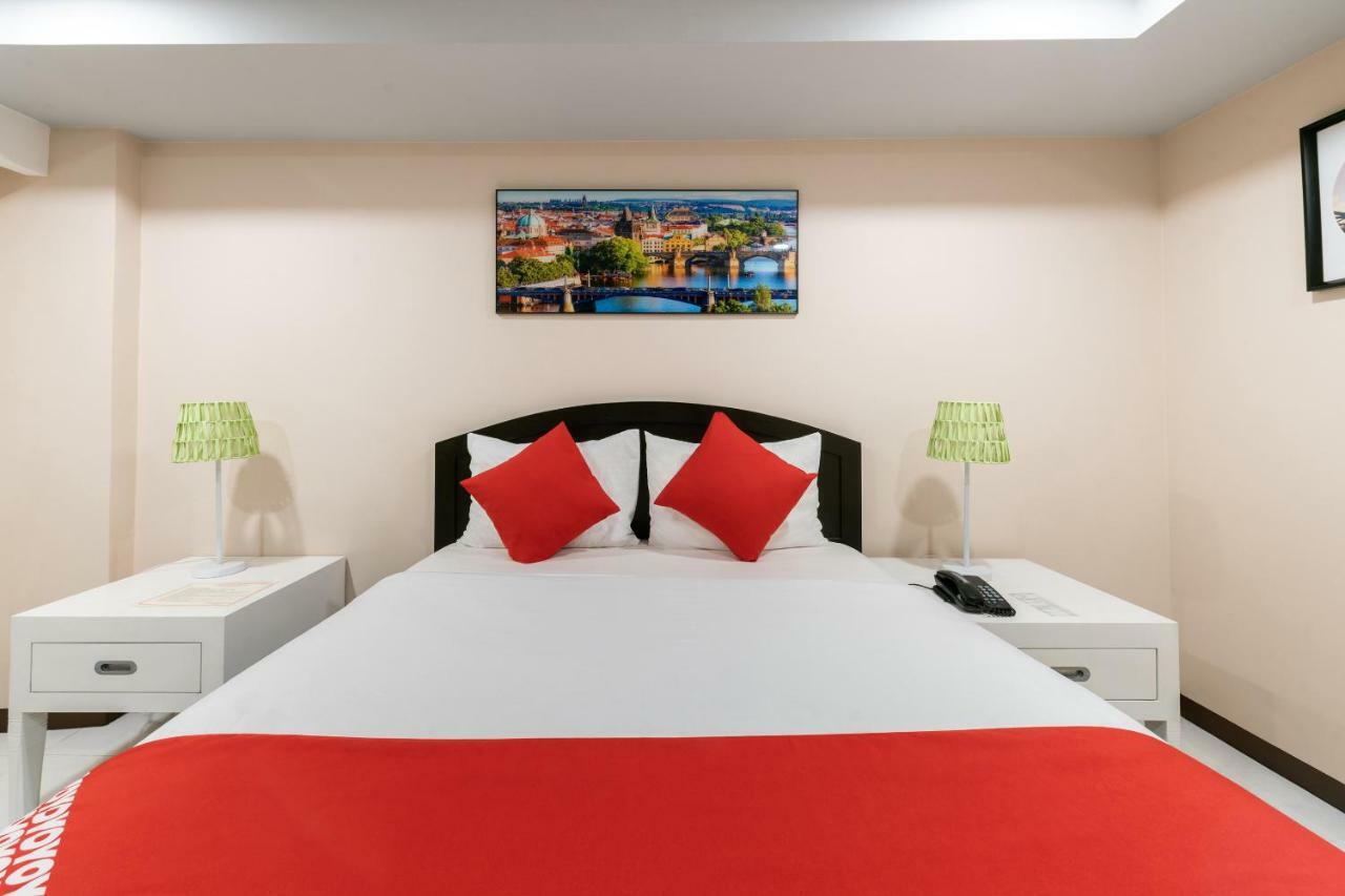 Oyo 171 Amore Hotel Muntinlupa City Bagian luar foto